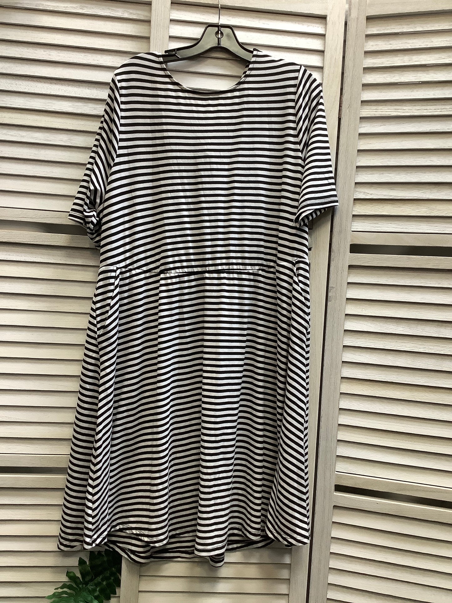 Striped Pattern Dress Casual Short Torrid, Size 2x