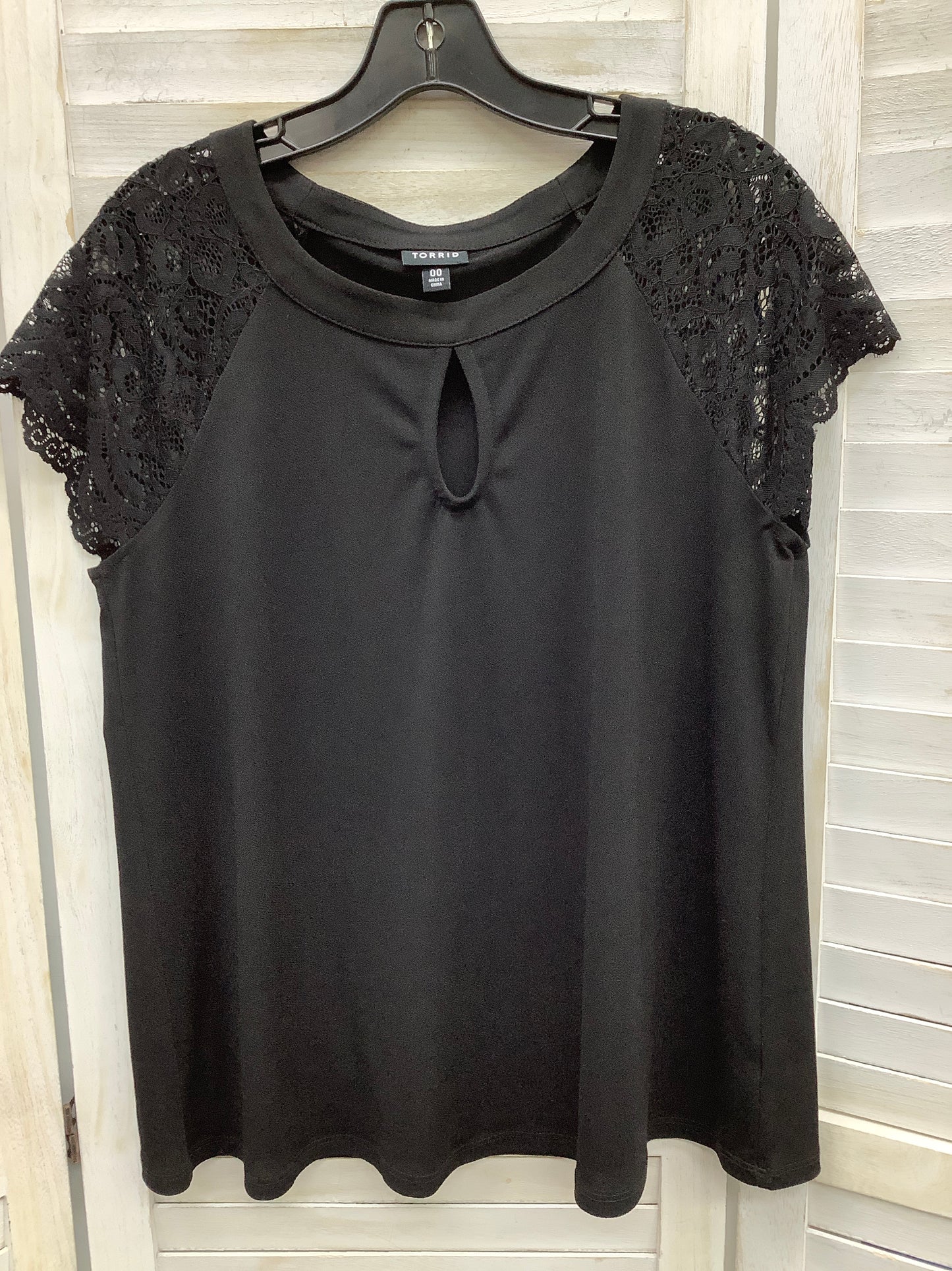 Top Short Sleeve By Torrid  Size: M