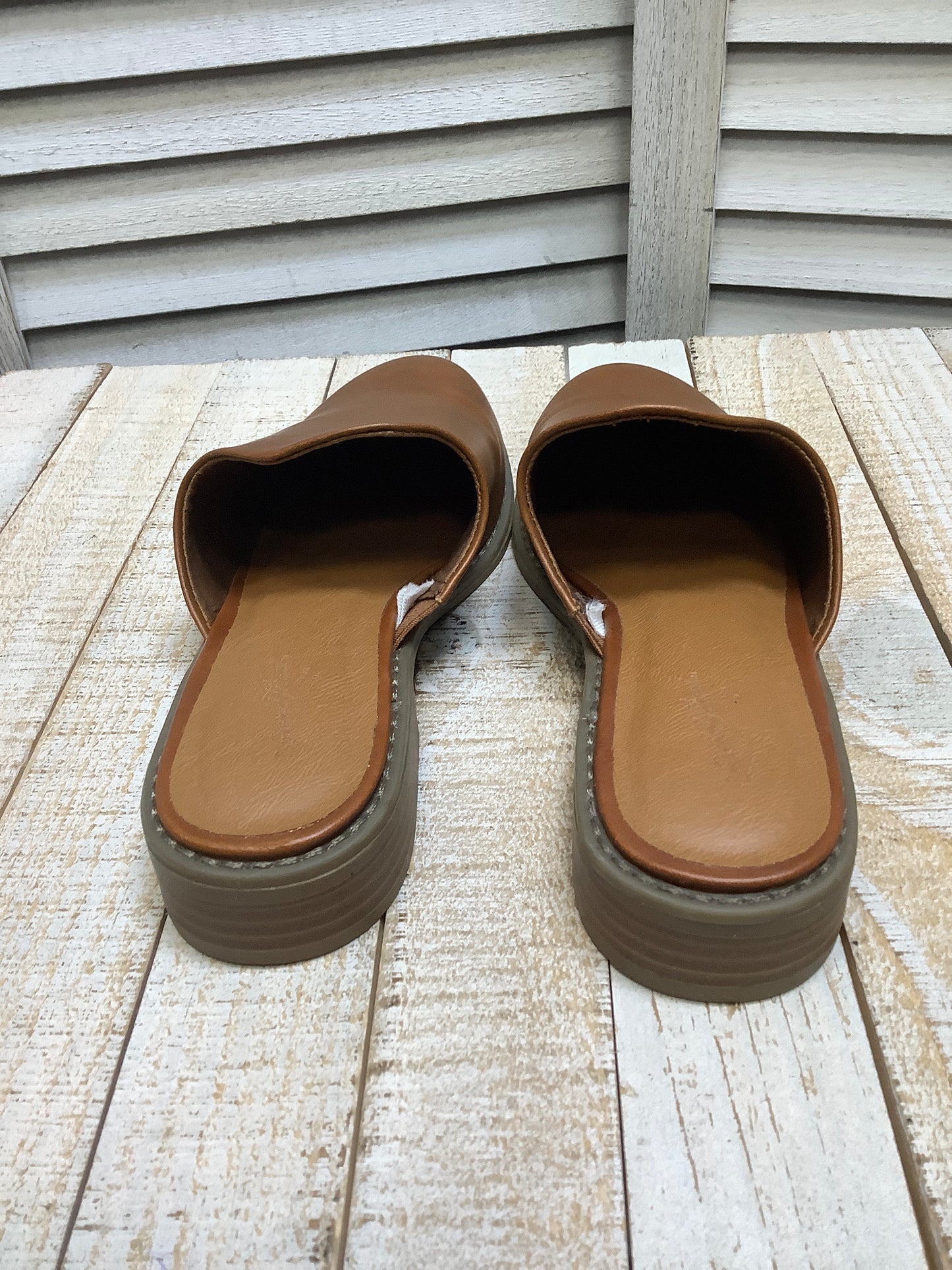 Brown Shoes Flats Universal Thread, Size 5.5