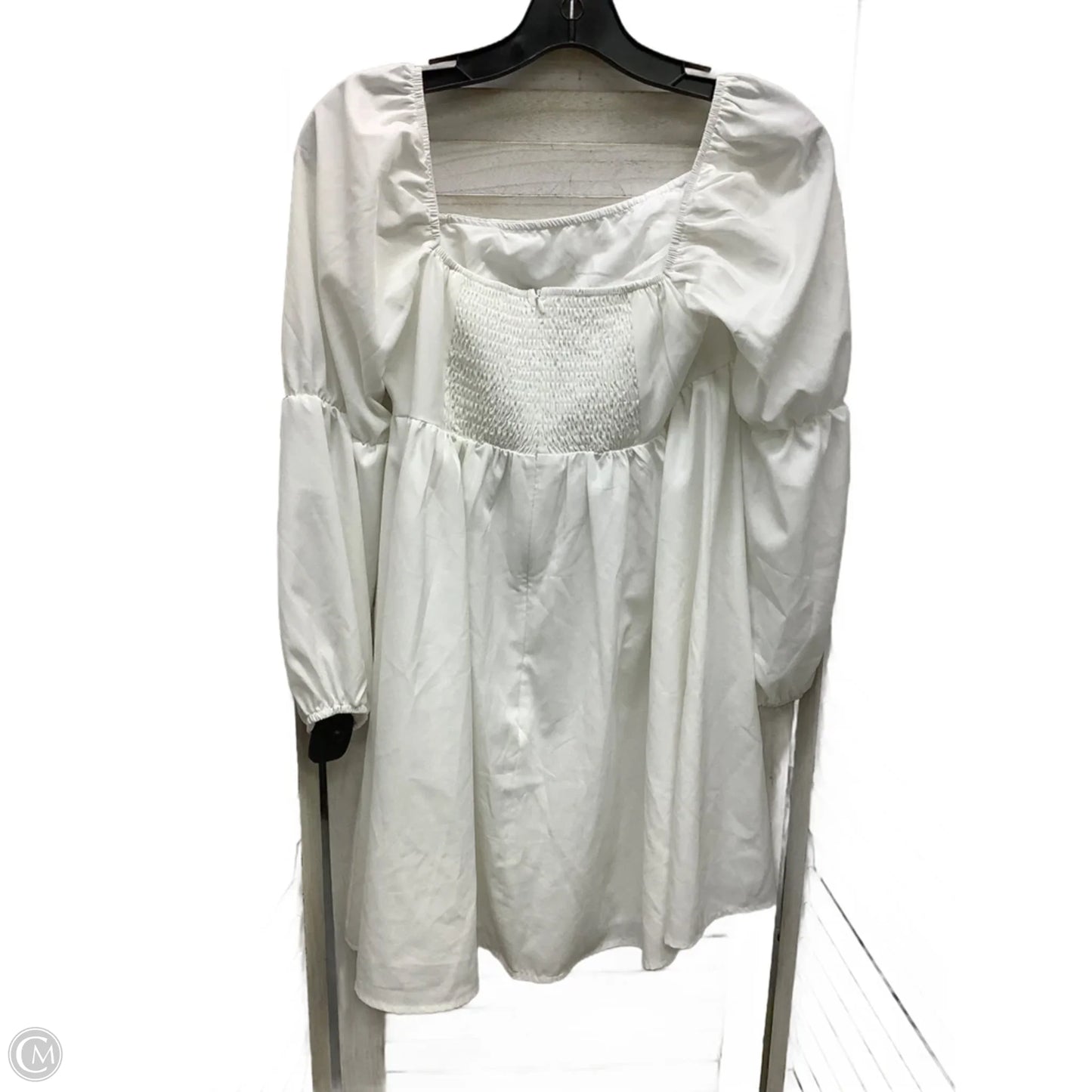 Dress Casual Short By Clothes Mentor In White, Size: S