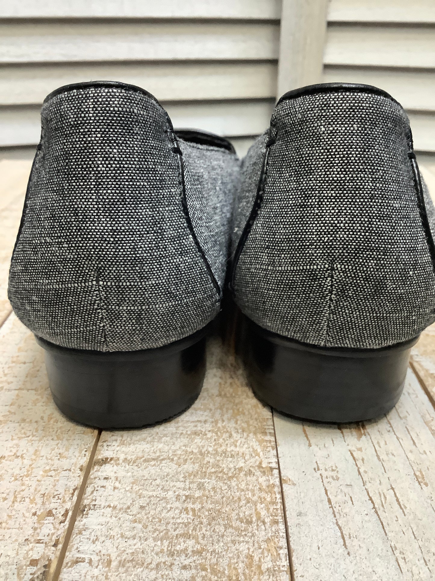 Grey Shoes Flats Clarks, Size 6.5