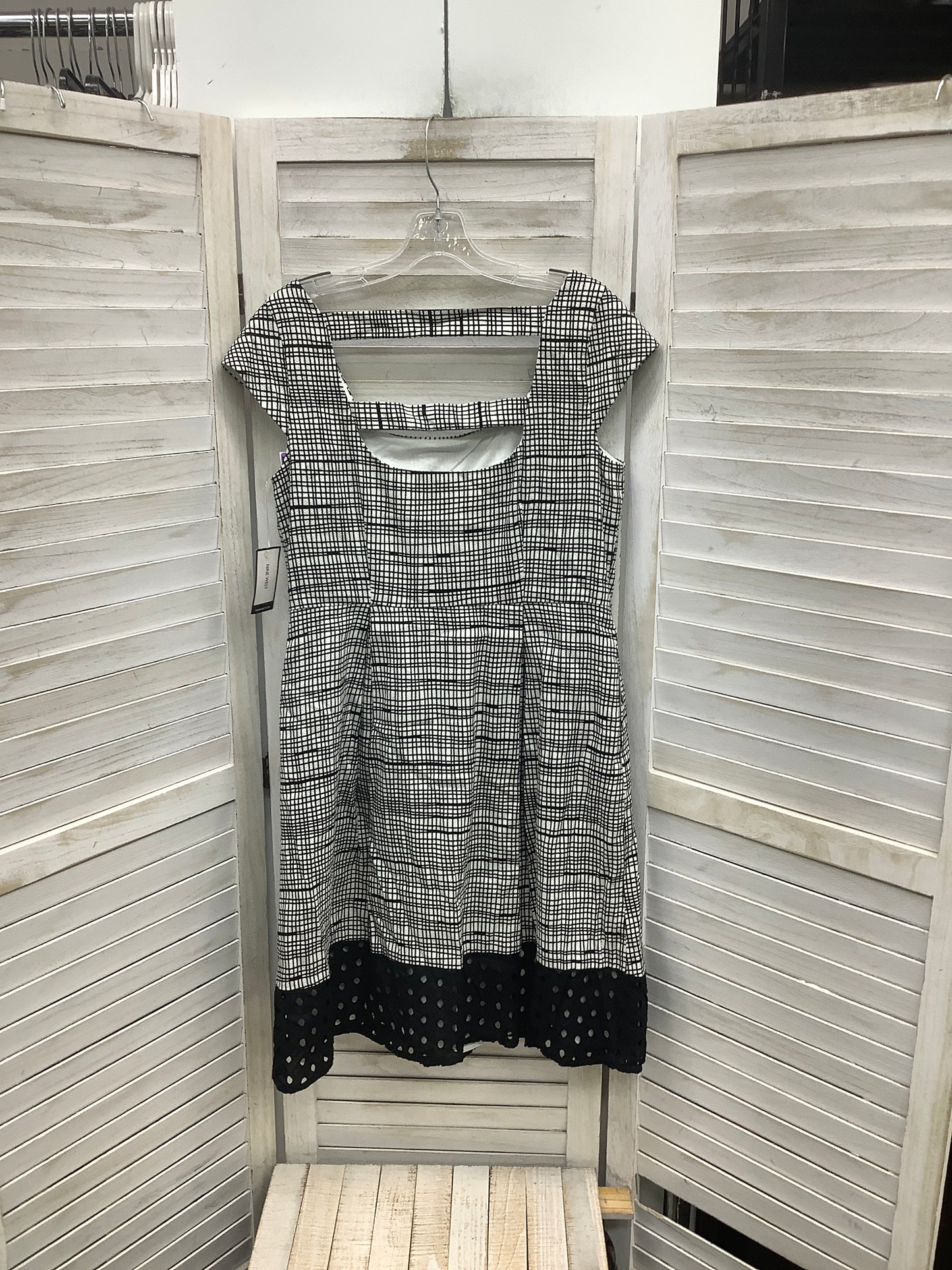 Black & White Dress Casual Short Nine West, Size 12