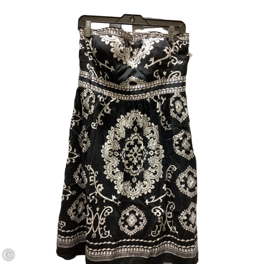 Dress Casual Short By White House Black Market In Black & White, Size: 12