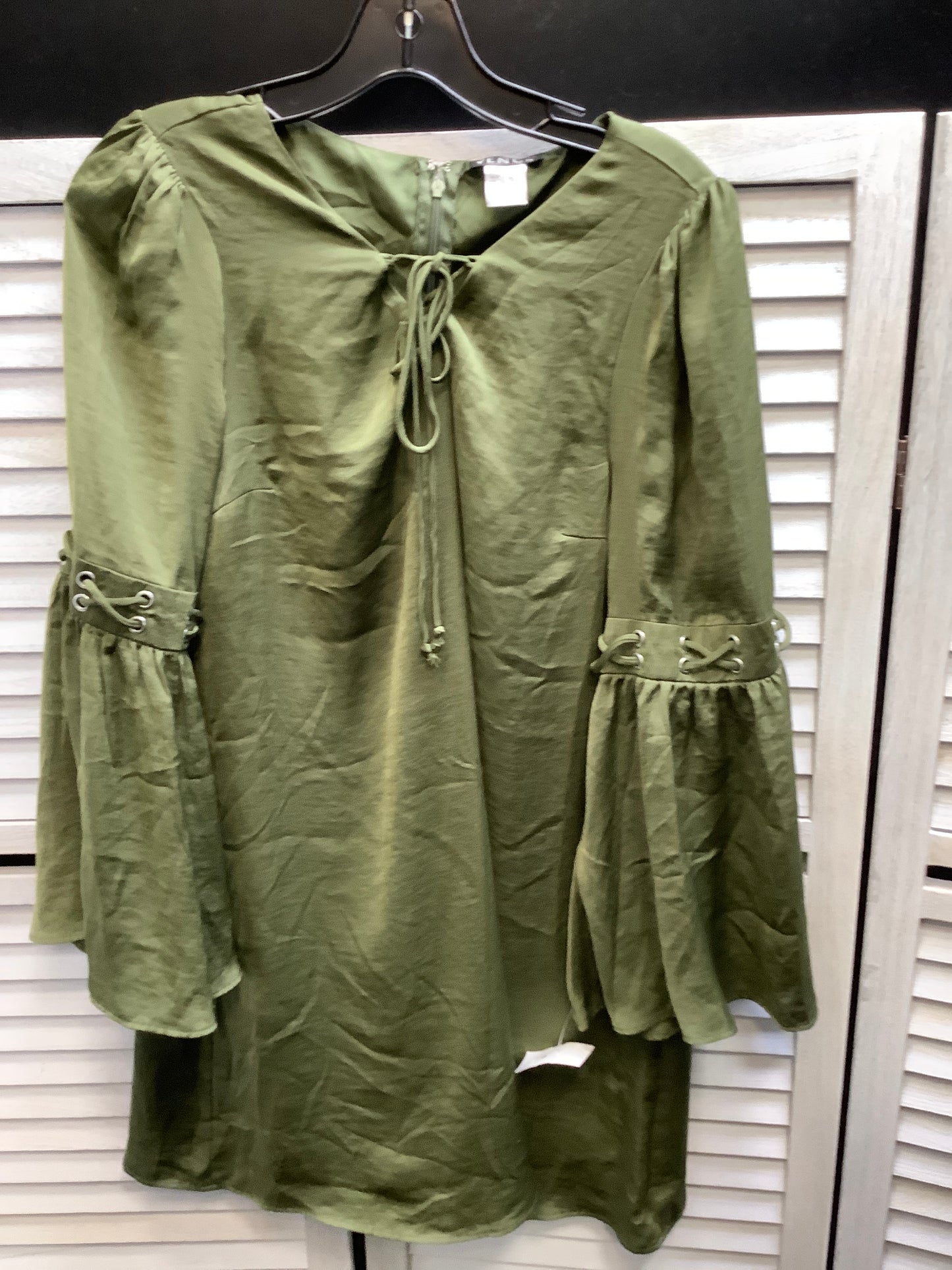 Dress Casual Short By Venus In Green, Size: S