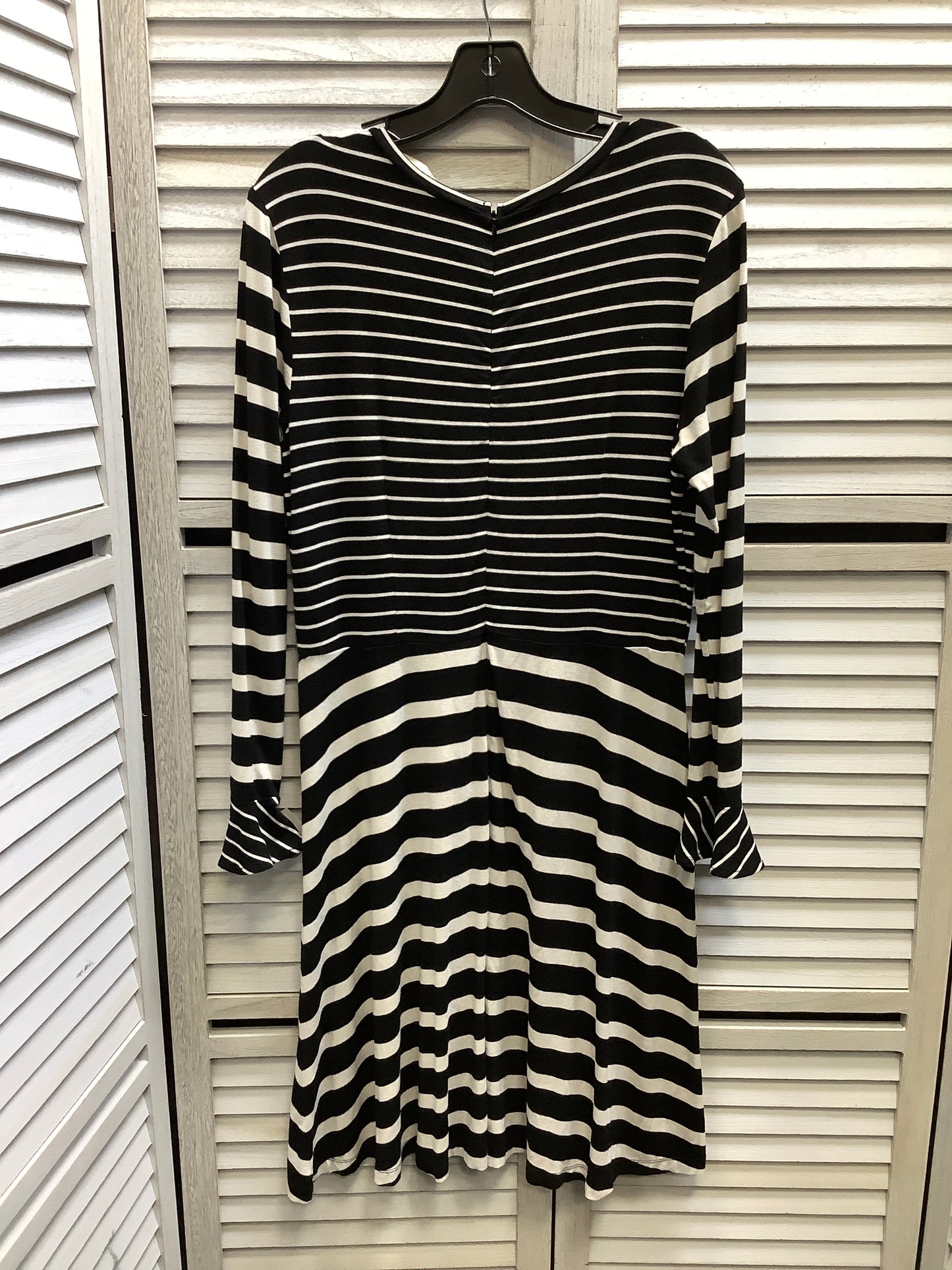 Dress Casual Short By Loft In Striped Pattern, Size: 8