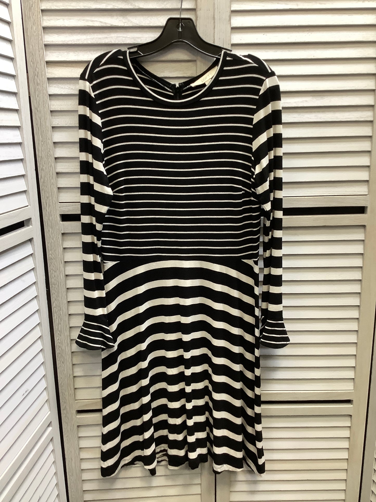 Dress Casual Short By Loft In Striped Pattern, Size: 8