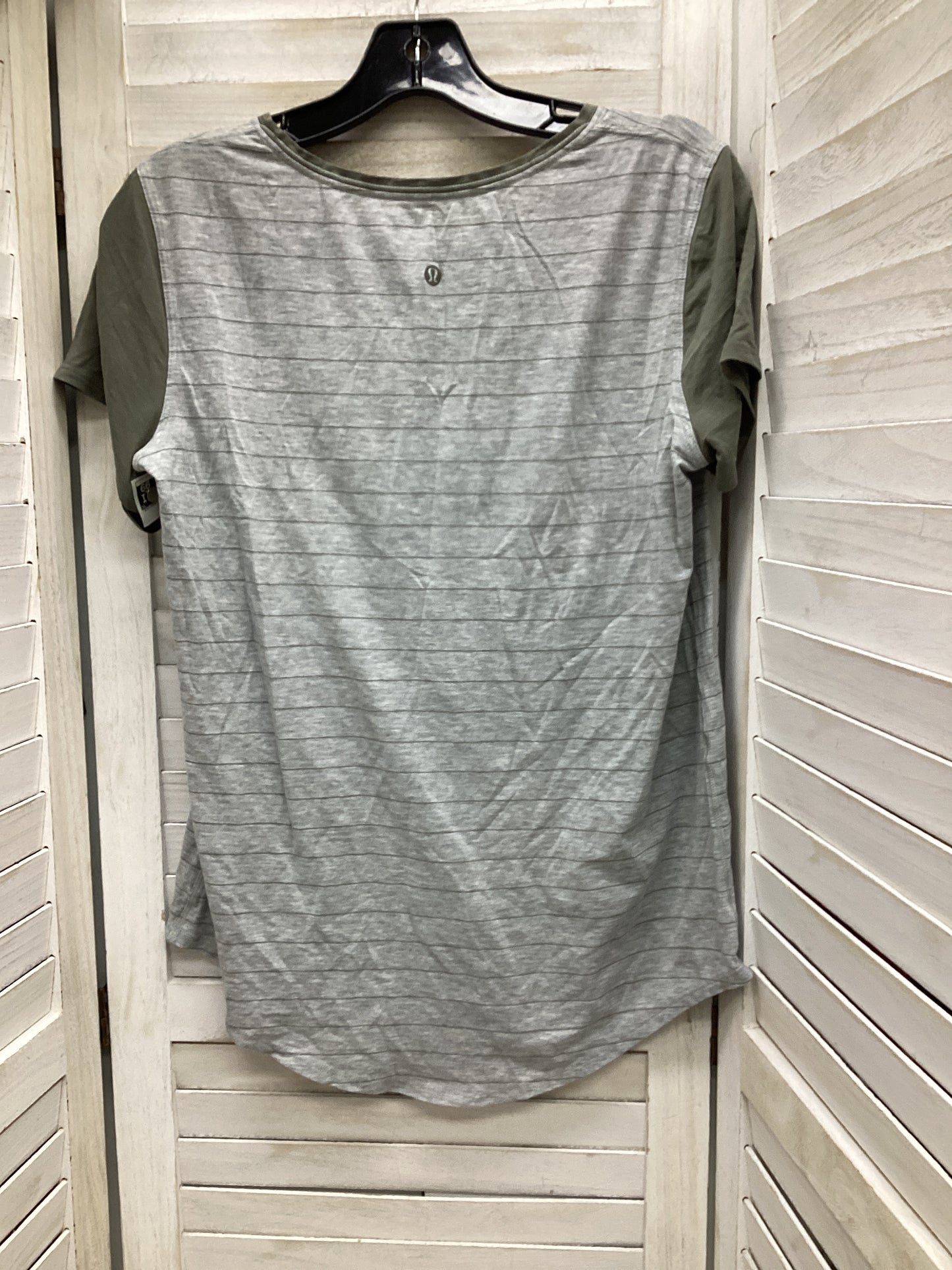 Athletic Top Short Sleeve By Lululemon In Grey, Size: S