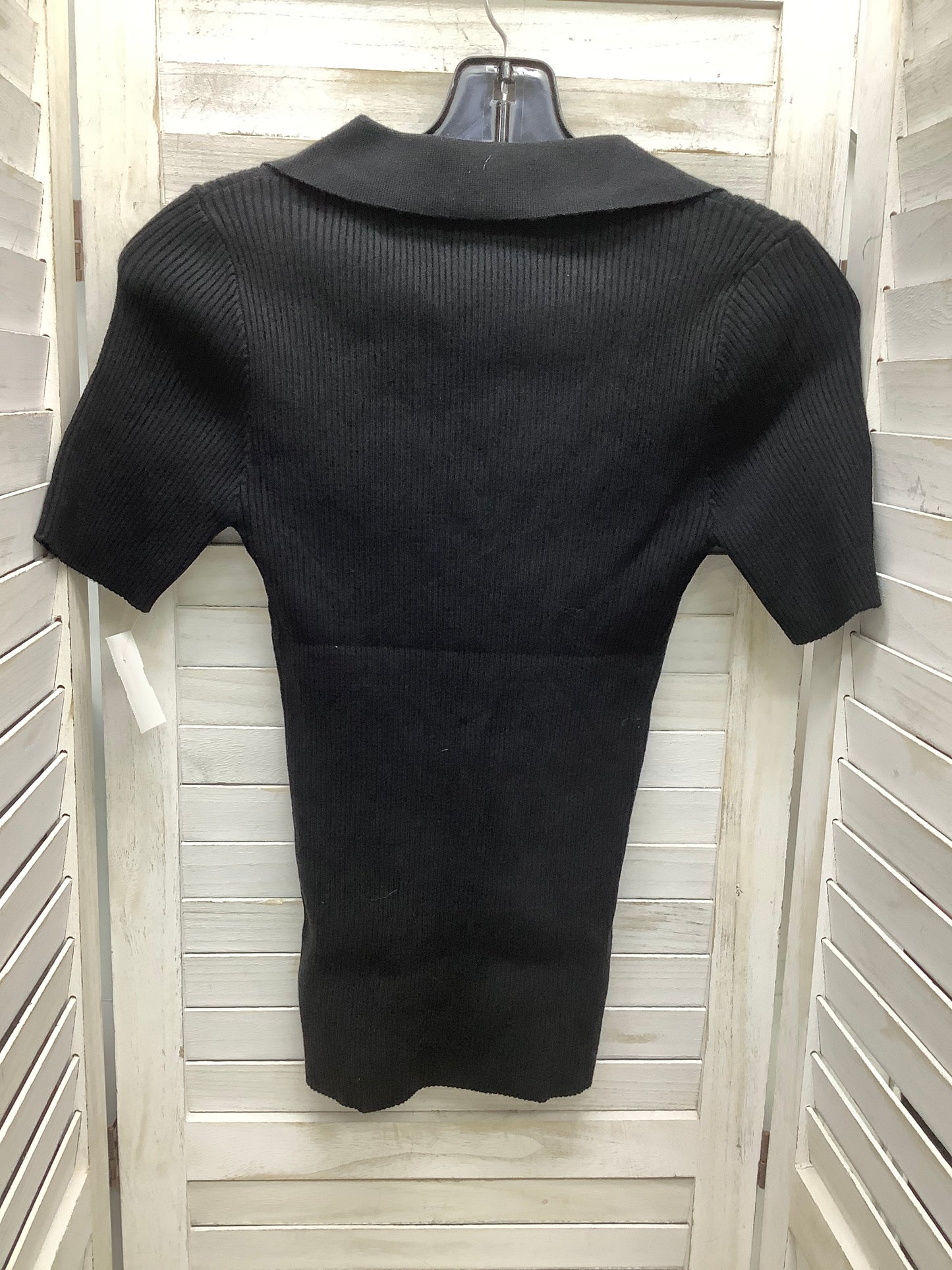 Top Short Sleeve By Clothes Mentor In Black, Size: M