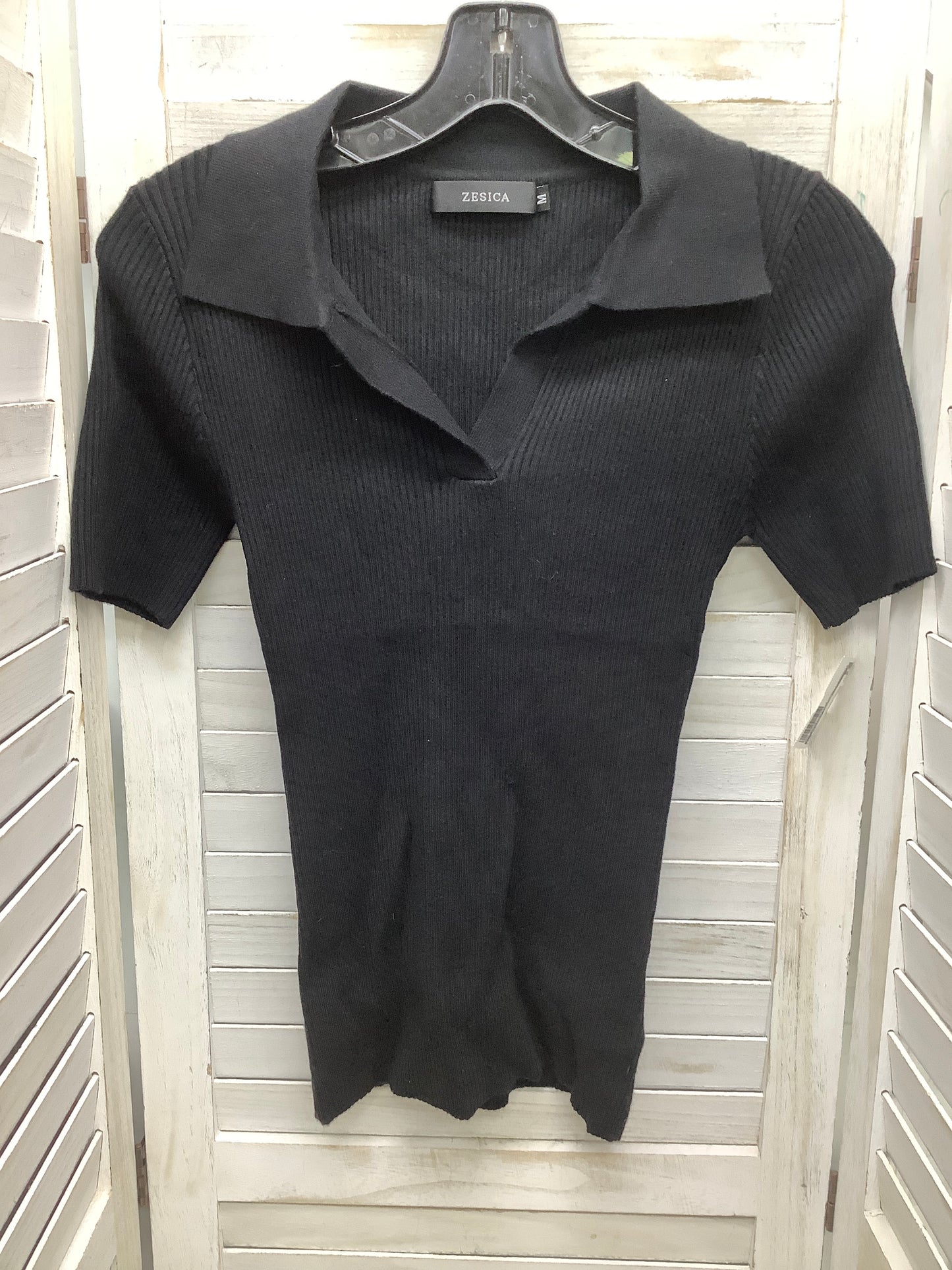 Top Short Sleeve By Clothes Mentor In Black, Size: M