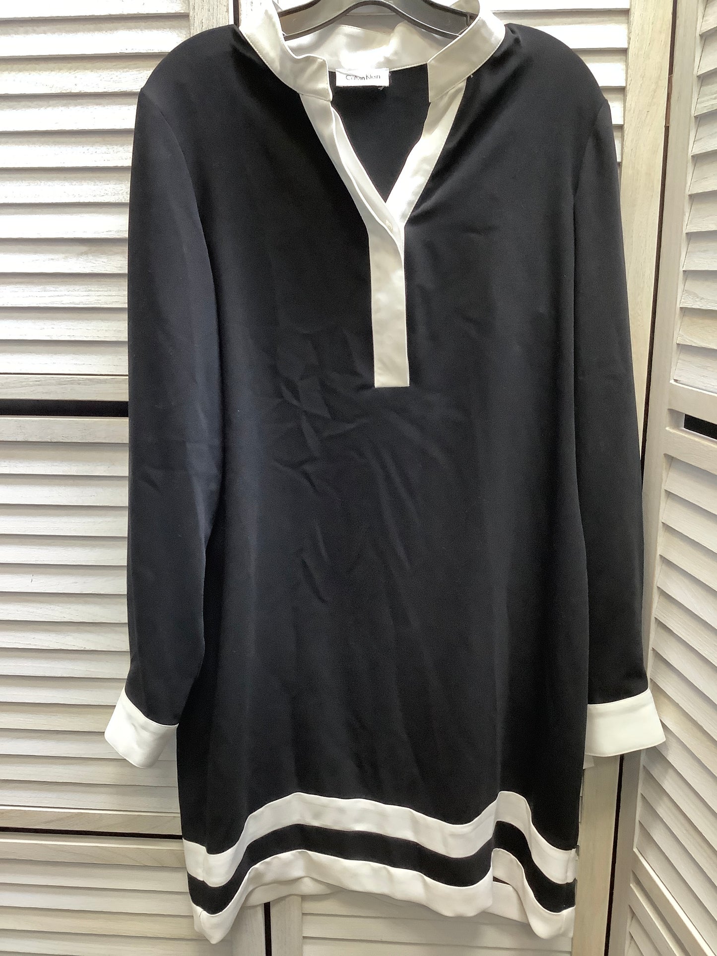 Dress Casual Short By Calvin Klein In Black & White, Size: L