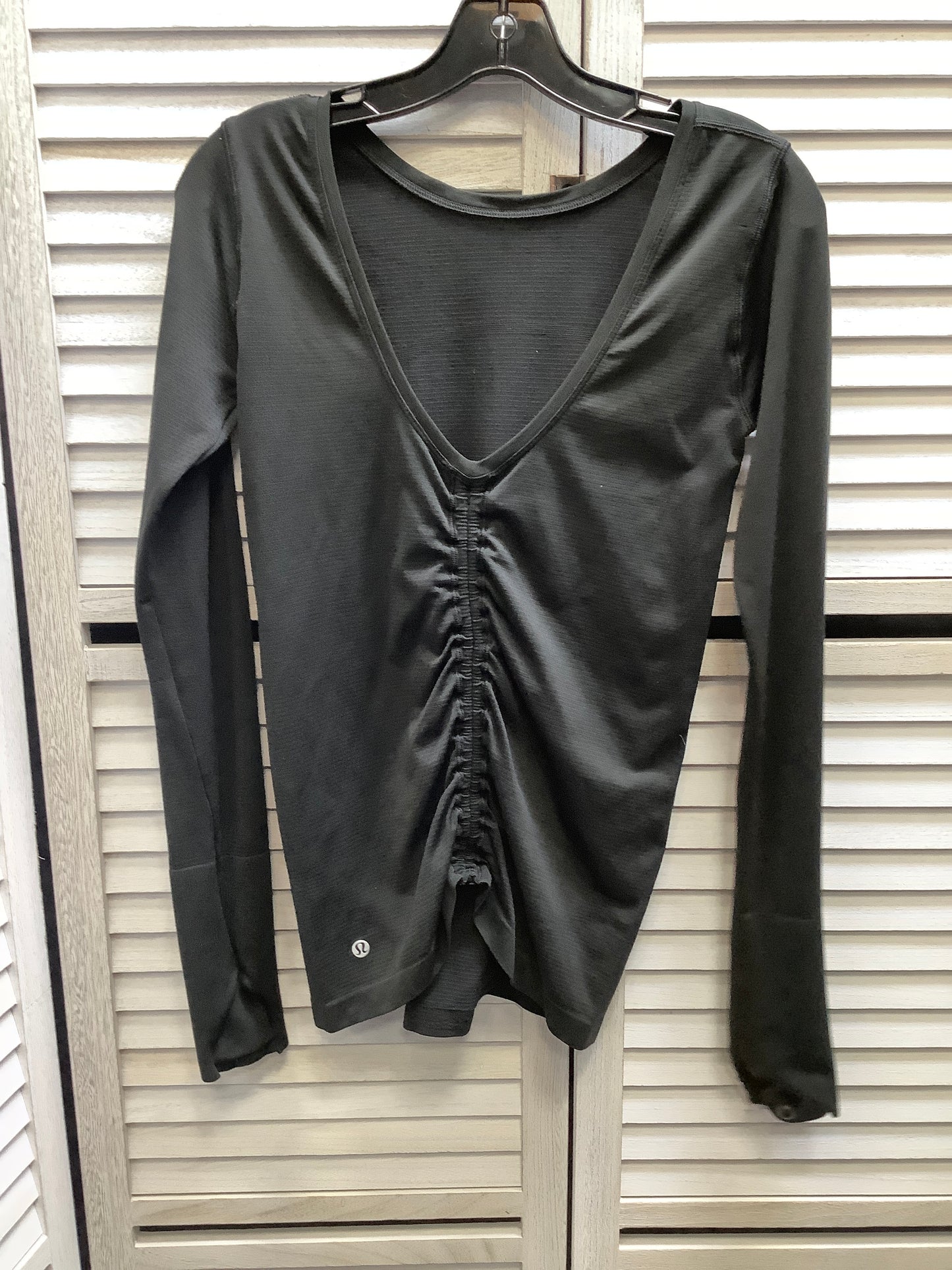 Athletic Top Long Sleeve Collar By Lululemon In Black, Size: L