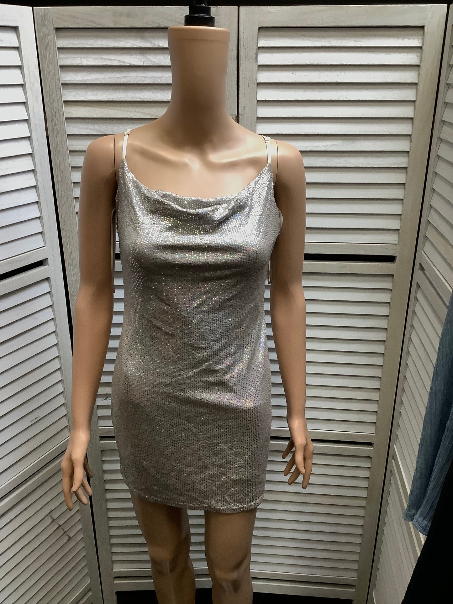 Dress Casual Short By Clothes Mentor In Silver, Size: M