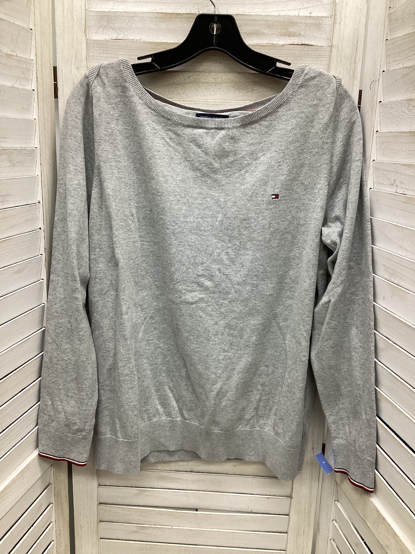 Sweater By Tommy Hilfiger In Grey, Size: L