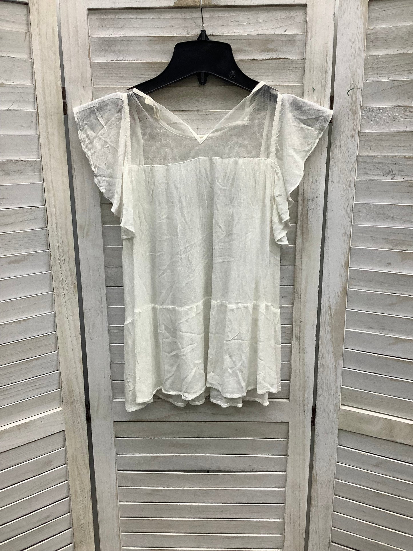 Top Short Sleeve By Clothes Mentor In White, Size: S