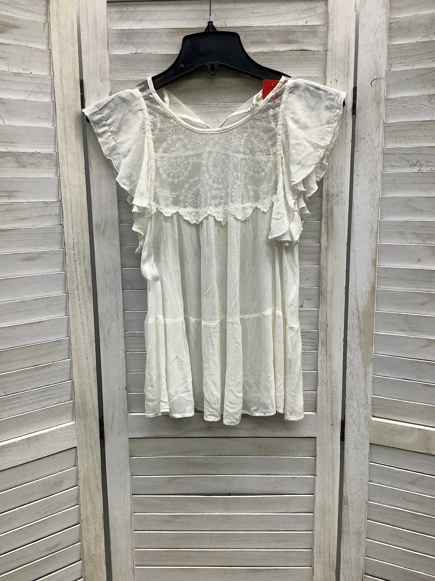 Top Short Sleeve By Clothes Mentor In White, Size: S