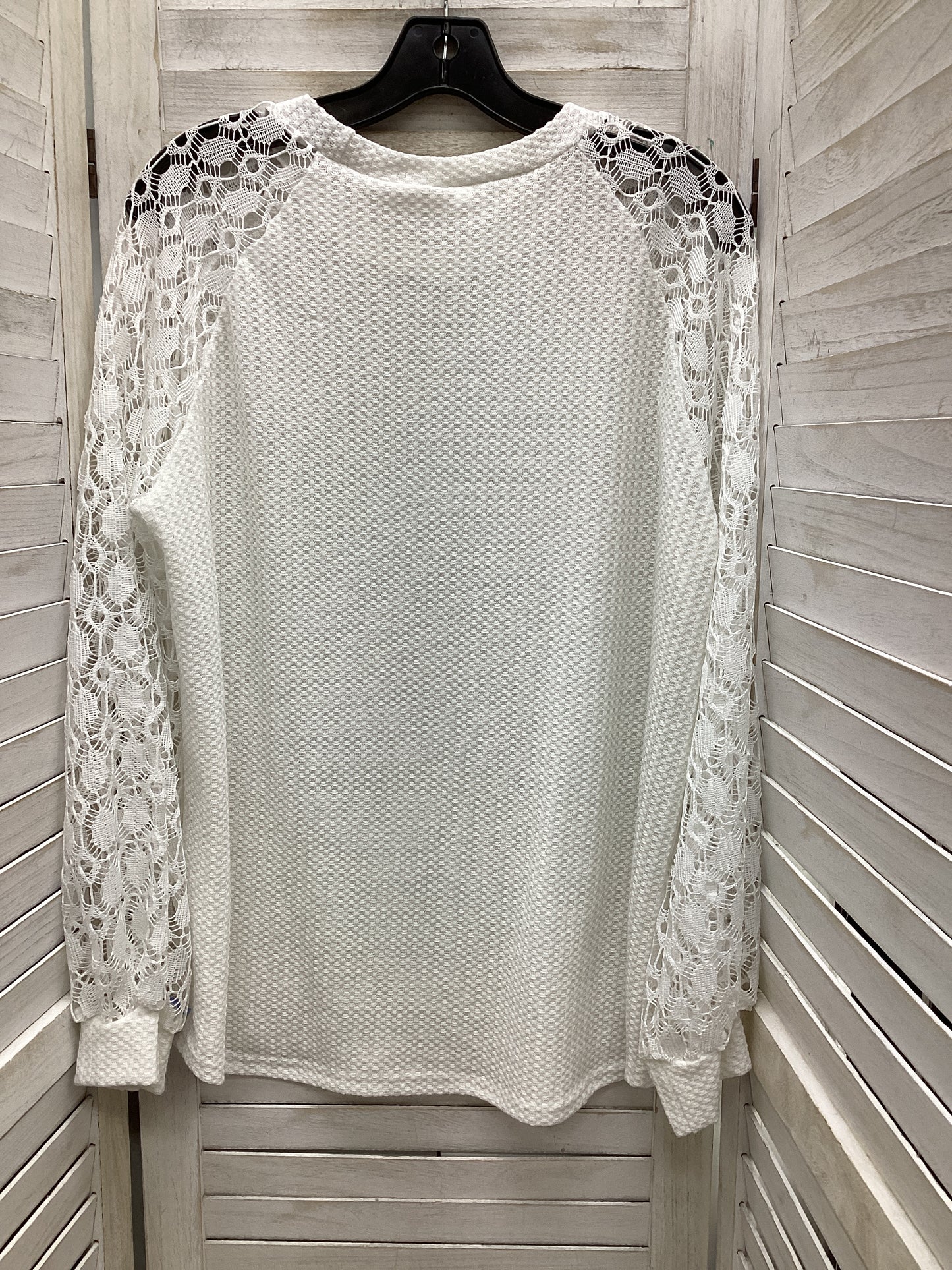 Top Long Sleeve By Clothes Mentor In White, Size: Xl