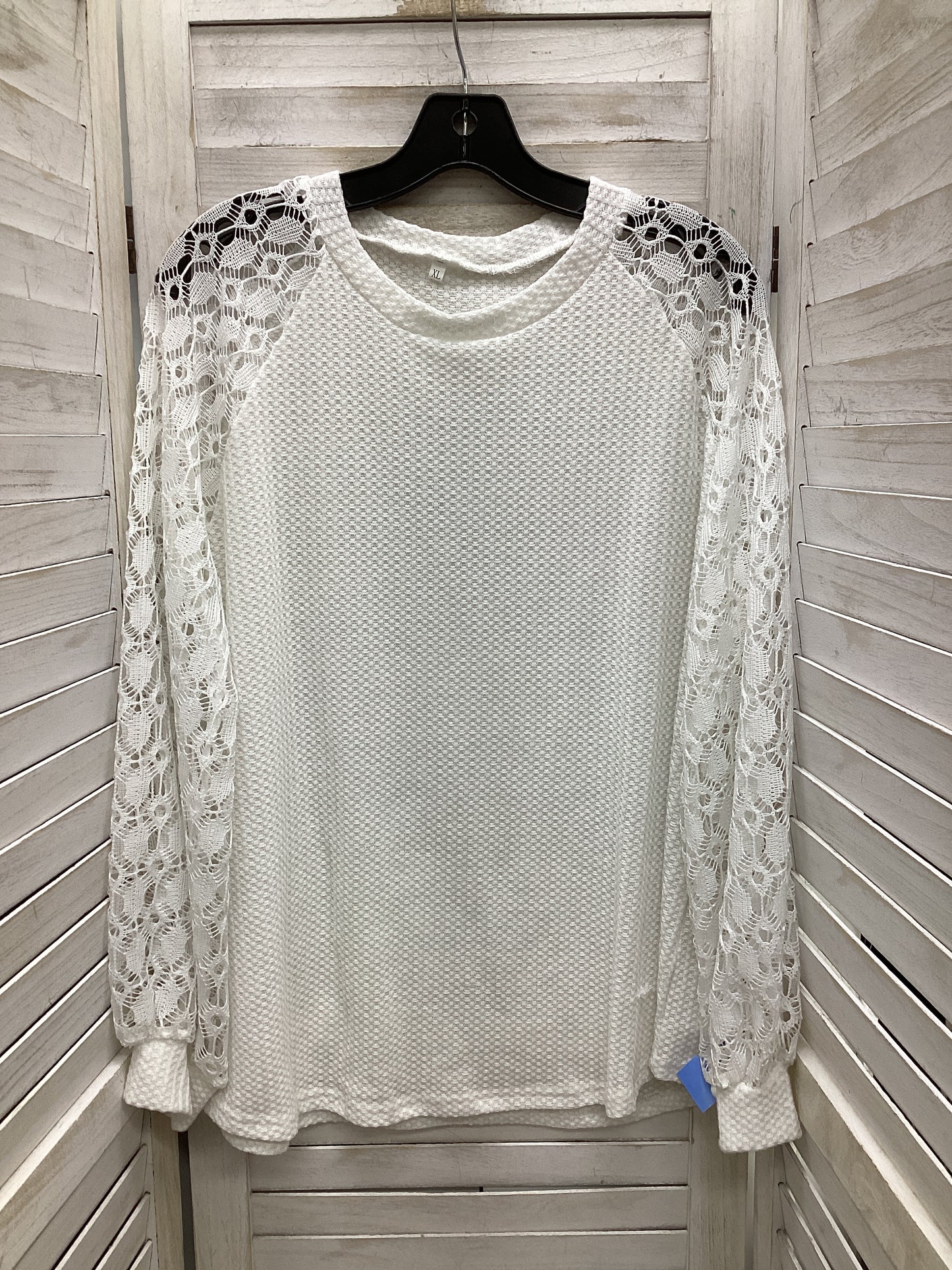 Top Long Sleeve By Clothes Mentor In White, Size: Xl