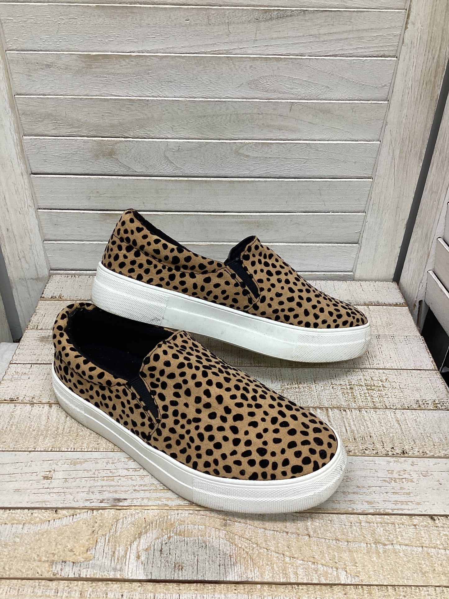 Shoes Sneakers By Soda In Animal Print, Size: 7.5