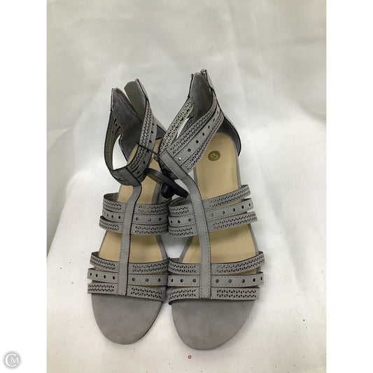 Sandals Flats By Dressbarn In Grey, Size: 8.5