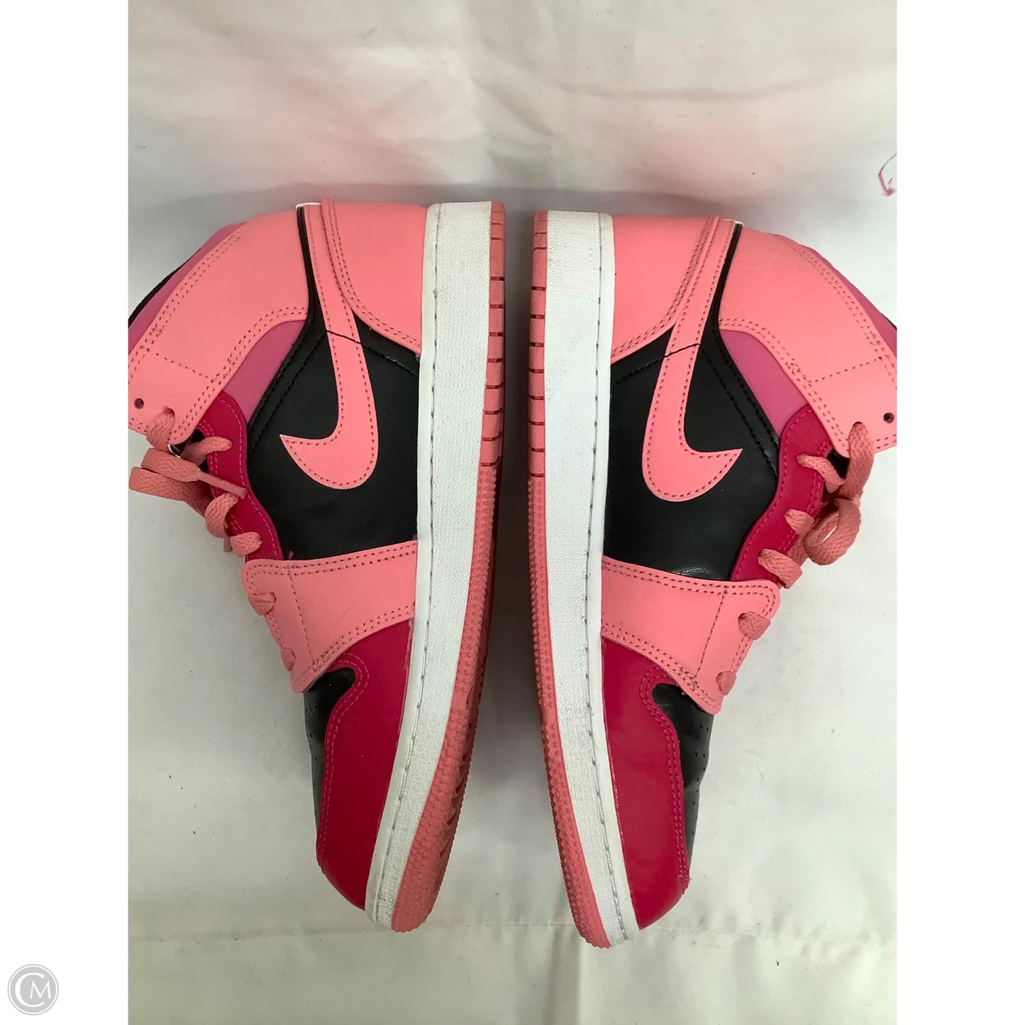 Shoes Luxury Designer By Jordan In Black & Pink, Size: 8.5