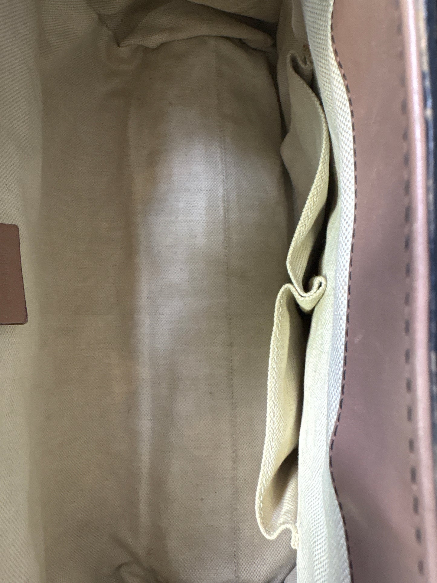 Handbag Luxury Designer By Gucci, Size: Medium