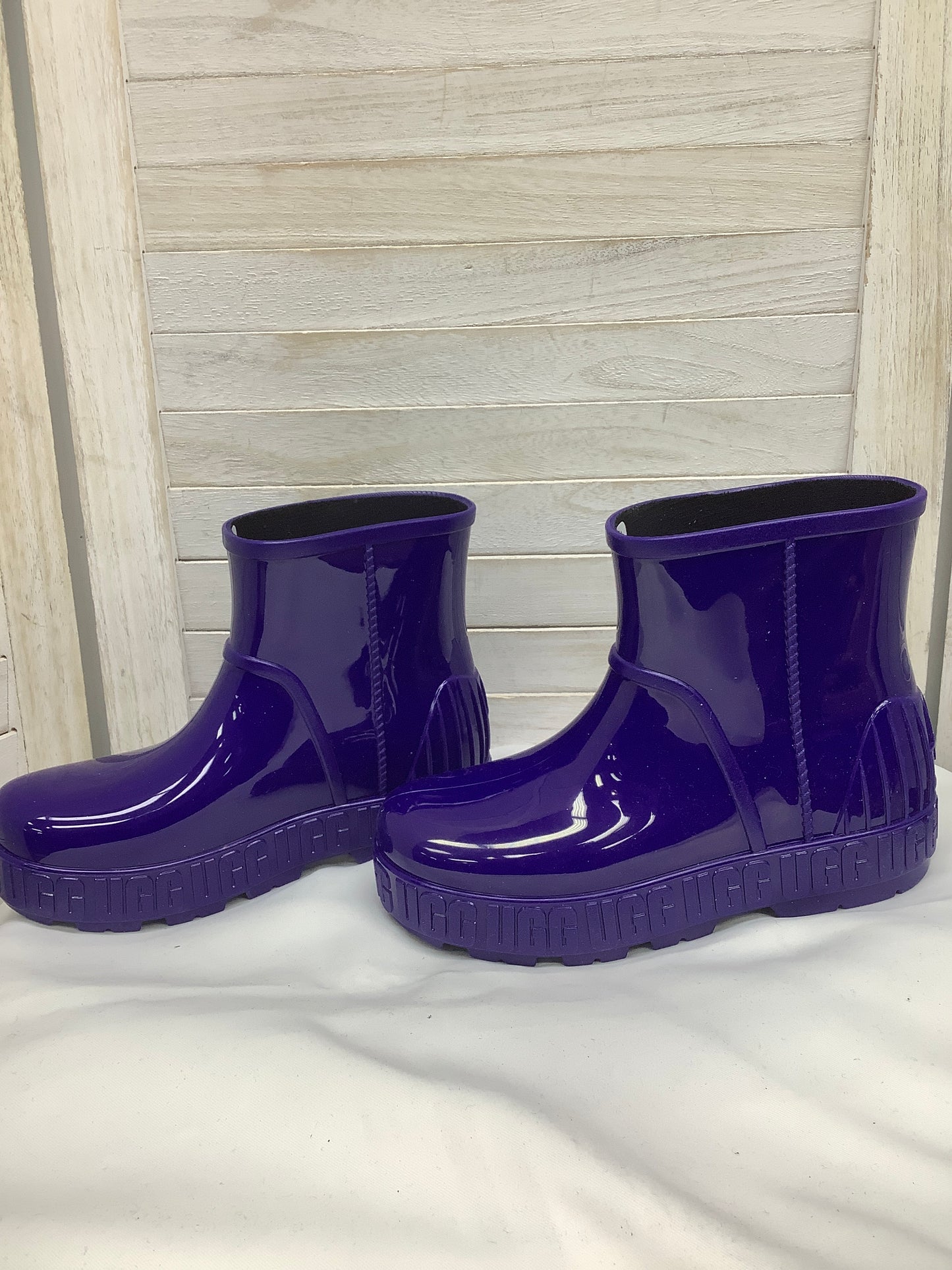 Boots Rain By Ugg  Size: 5