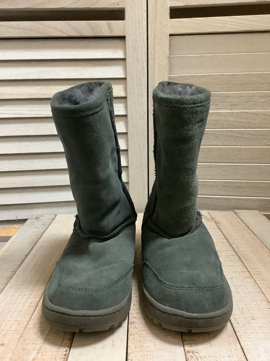 Boots Snow By Bearpaw  Size: 6