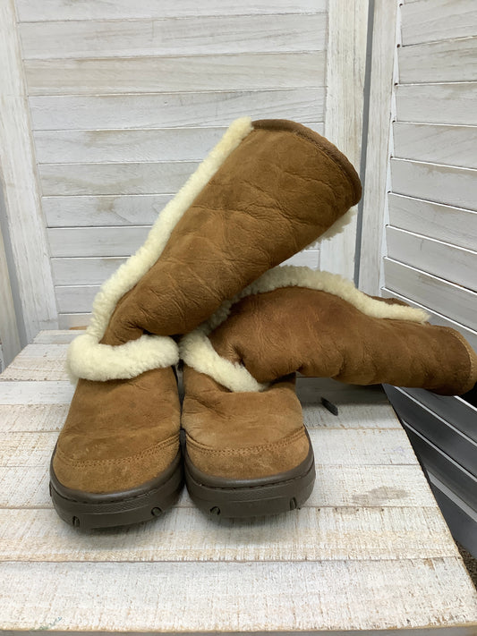 Boots Snow By Ugg  Size: 7