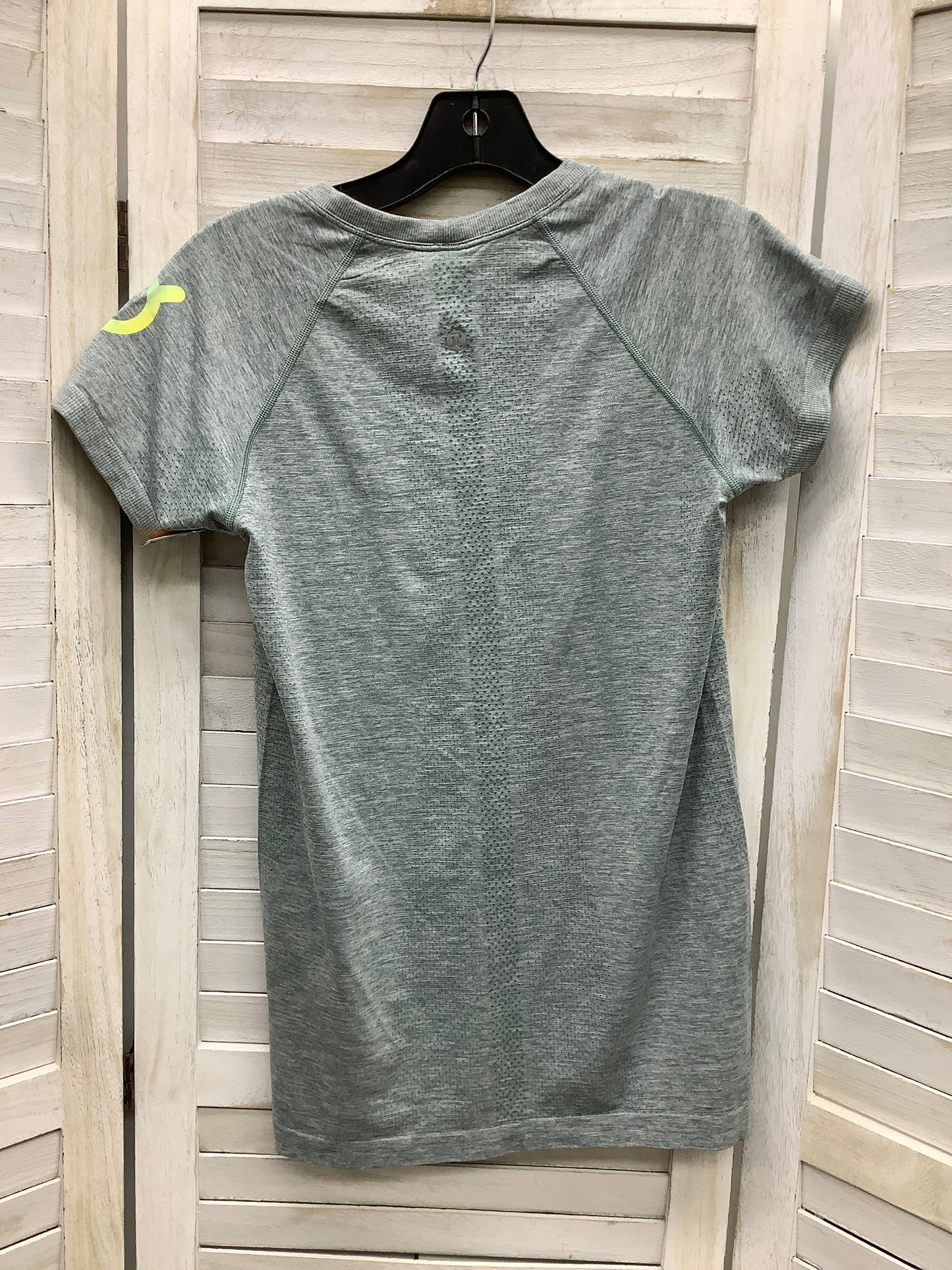 Athletic Top Short Sleeve By Lululemon  Size: 8