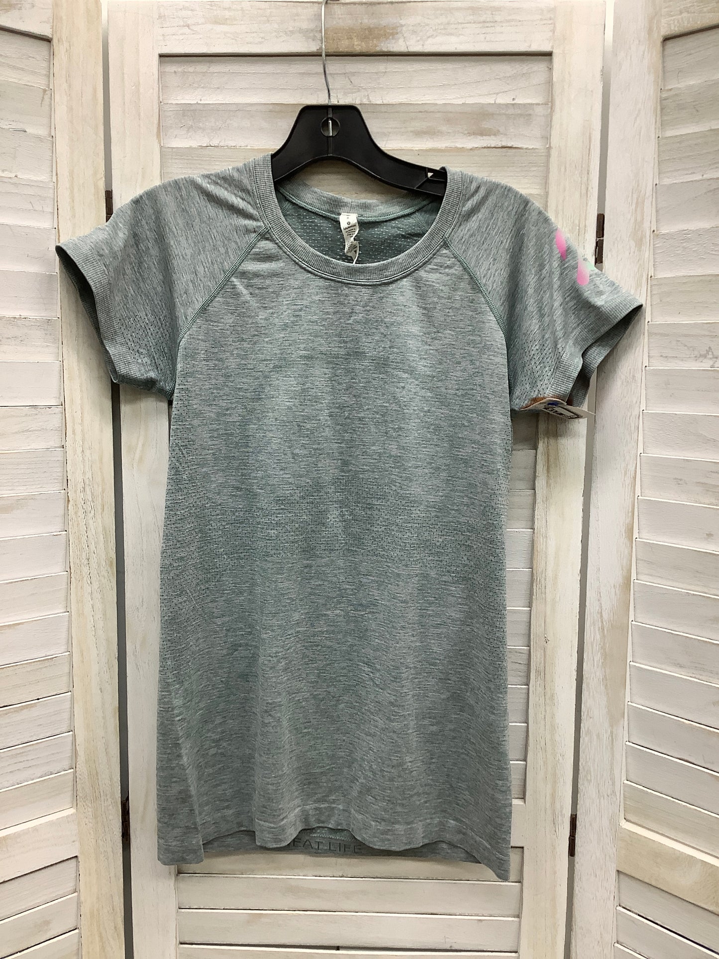 Athletic Top Short Sleeve By Lululemon  Size: 8