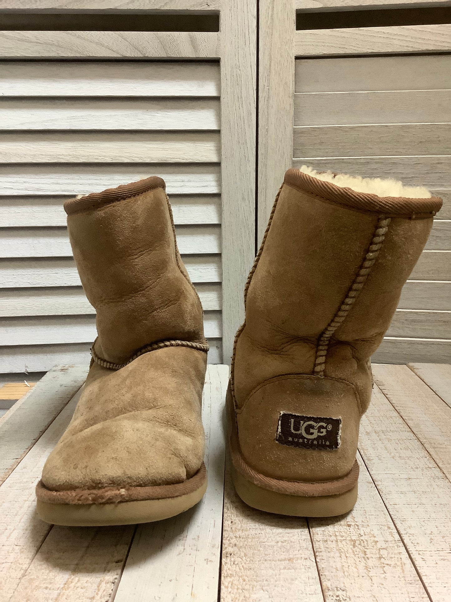 Boots Ankle Flats By Ugg  Size: 5