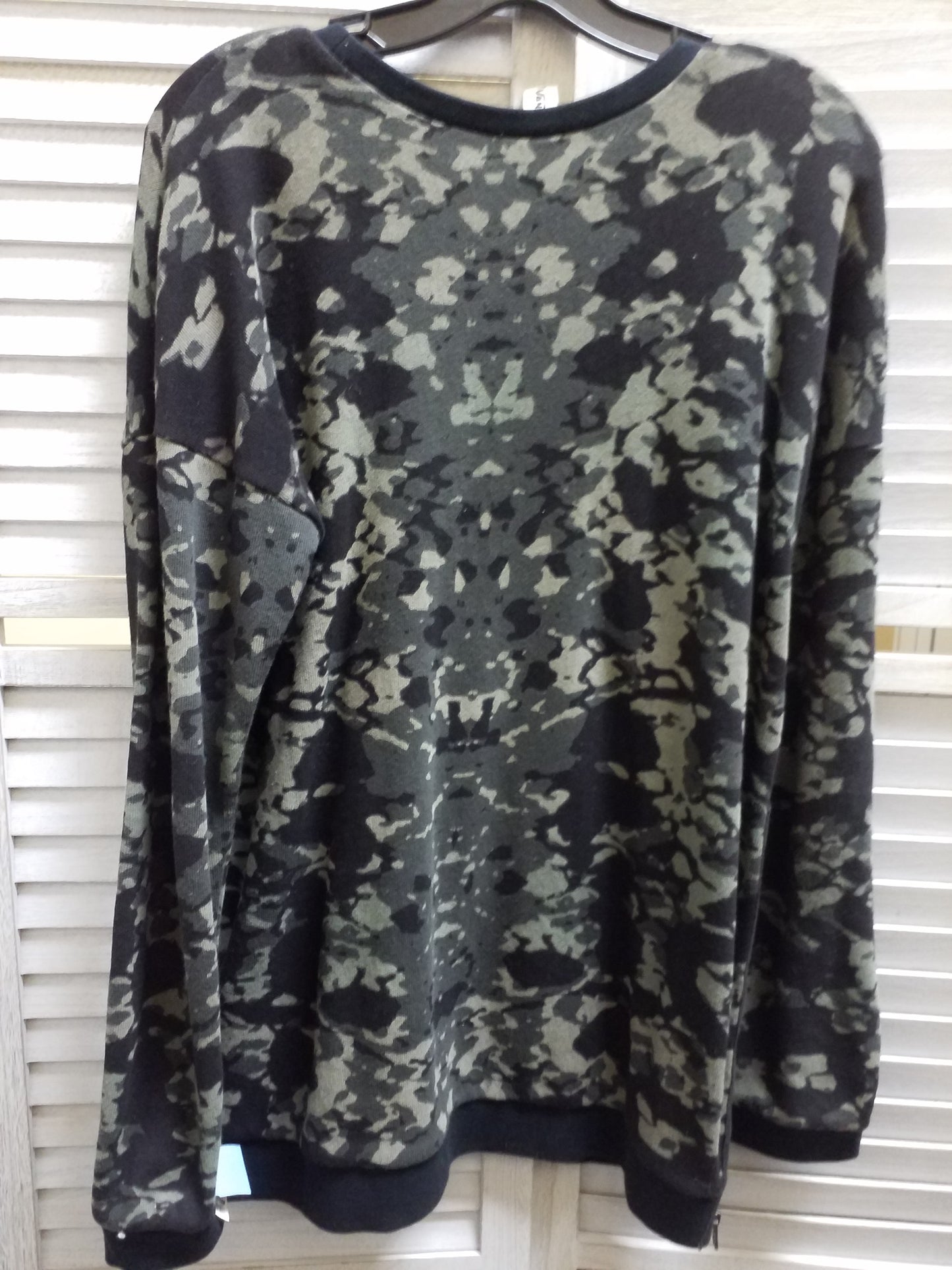 Top Long Sleeve By Vans  Size: L